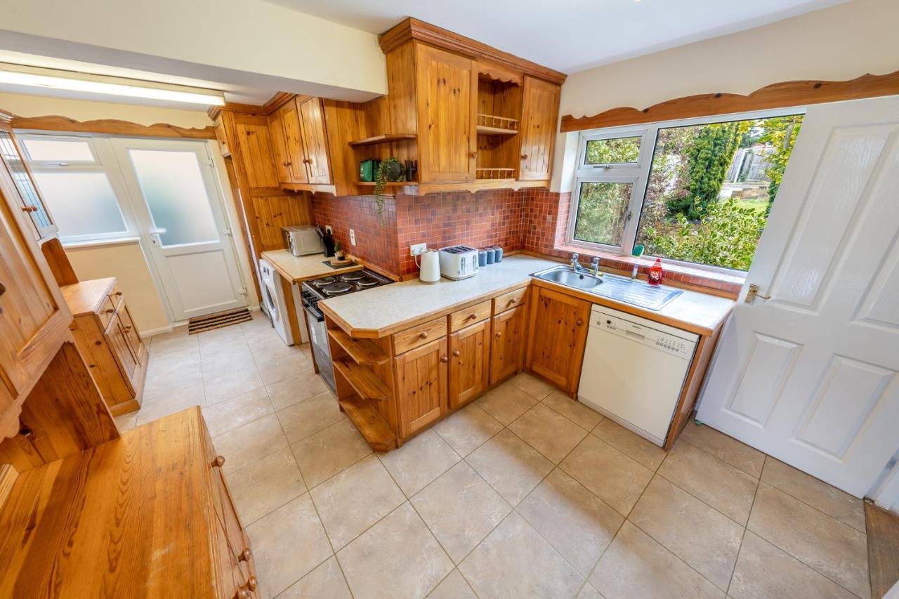 Pierocks Carver Entire House, Hot Tub & Wifi High Wycombe Exterior foto