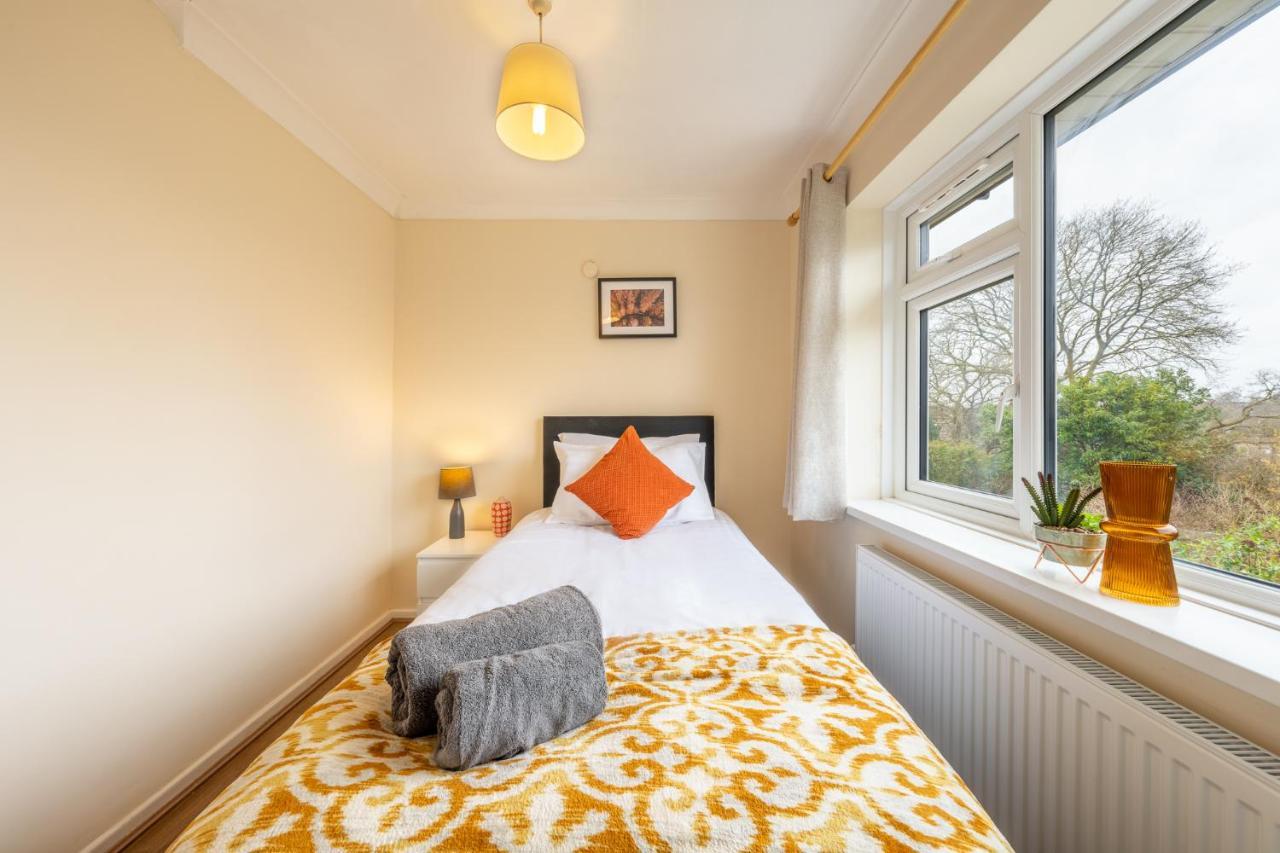 Pierocks Carver Entire House, Hot Tub & Wifi High Wycombe Exterior foto